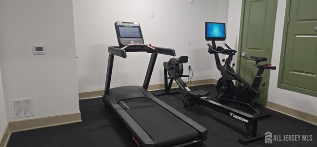 Building Photo - 211 Henderson Rd