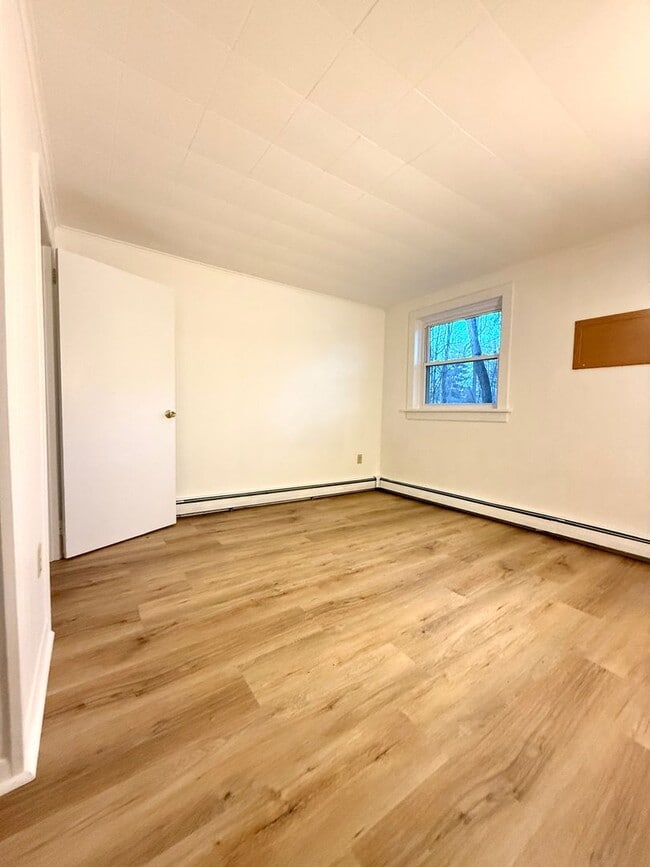 Building Photo - 473 Wilbur Ave