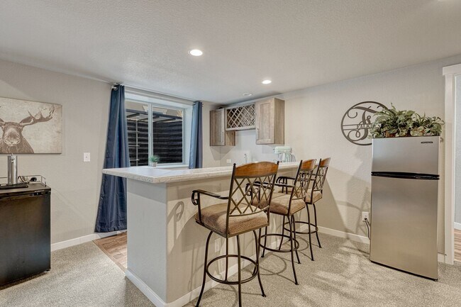 Building Photo - LUXIOUROUS 6 BED/6 BATH HOME IN SANCTUARY ...