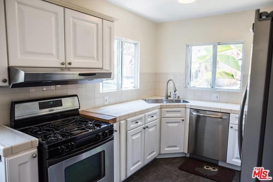 Building Photo - 3864 Girard Ave