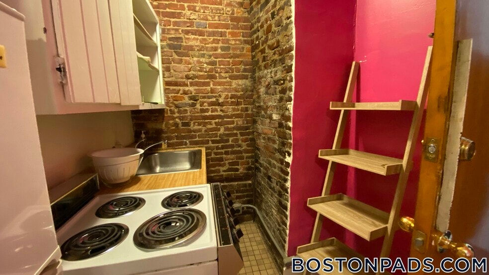 Building Photo - 40 Anderson St