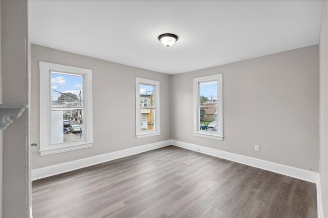 Building Photo - 18 N Sussex St