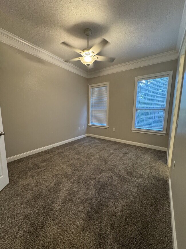Building Photo - 4 bedroom 4 bath in gated community in Ora...