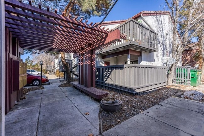 Building Photo - 542 Nichols Blvd