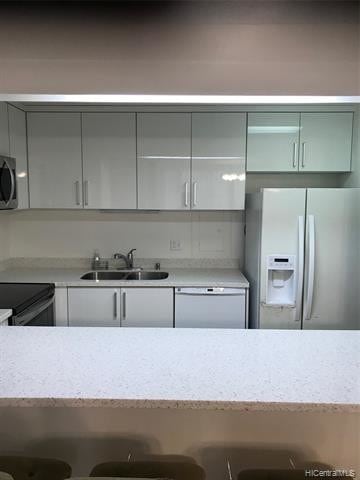 Building Photo - 501 Hahaione St