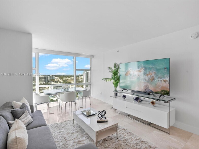 Building Photo - 6801 Collins Ave