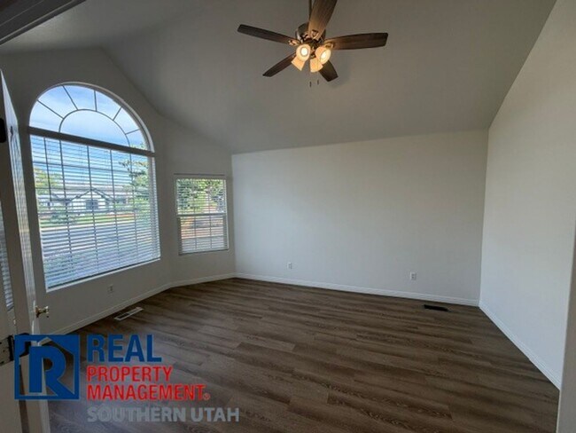 Building Photo - Single Family Home in River Ridge