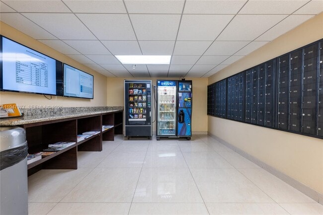 Building Photo - 290 174th St