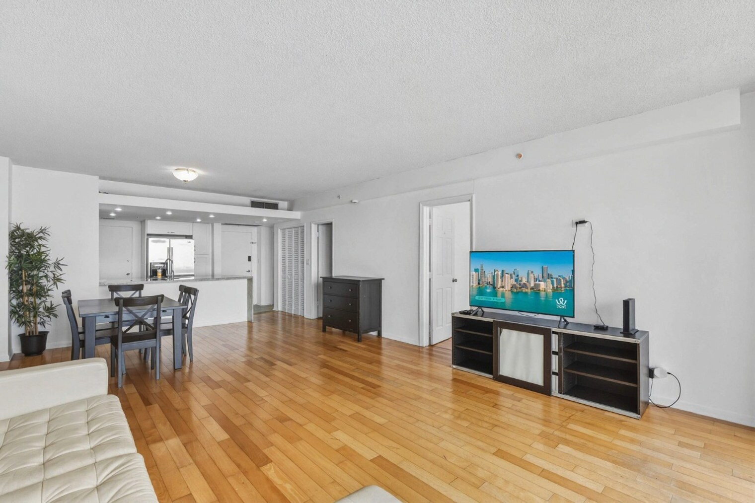 Building Photo - 5599 Collins Ave