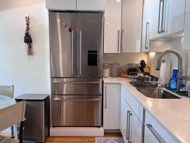 Building Photo - 98 E Border Rd