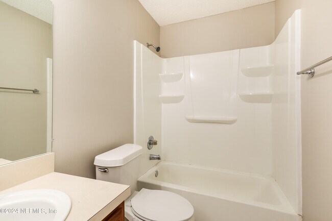 Building Photo - 1597 Twin Oak Dr W