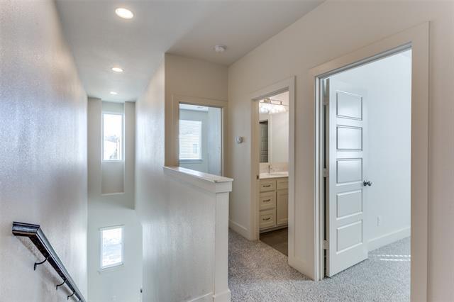 Building Photo - 402 Templeton Dr