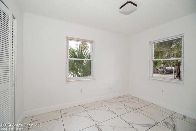 Building Photo - 2154 Henry St NE