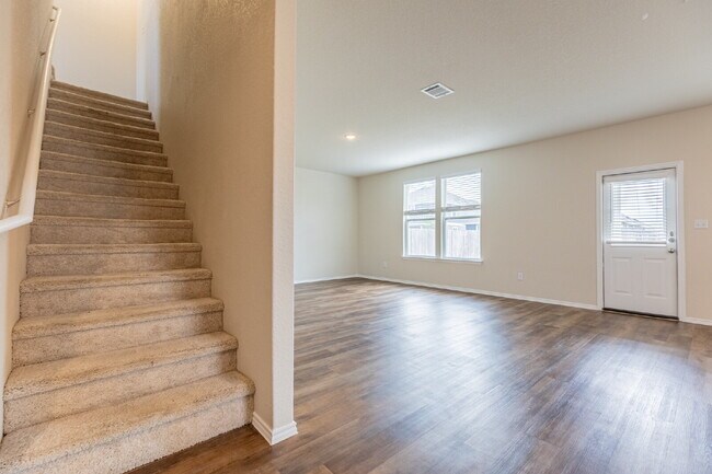 Building Photo - 817 Beacon Hts