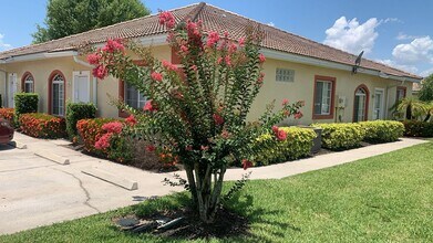 Building Photo - 2 Bedroom 2 Full Bath Townhome in LAKE MAR...