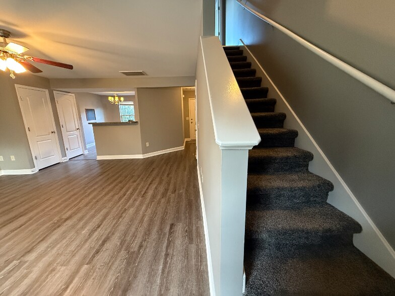 Building Photo - 5410 Perlou Ln