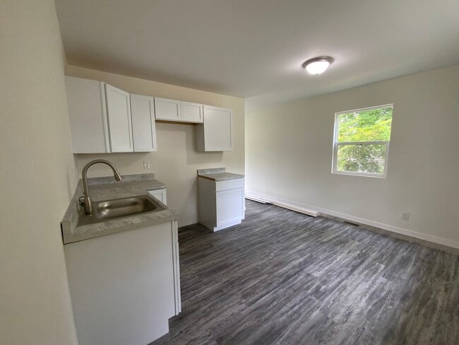 Building Photo - 1015 Koehn Dr