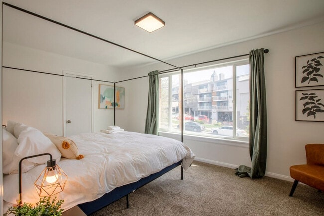 Building Photo - 239 N Center St