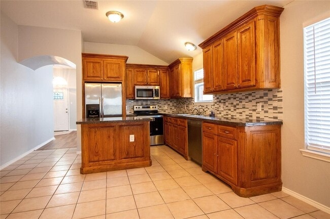 Building Photo - 1933 Joe Pool Dr