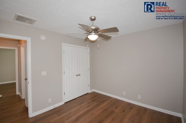 Building Photo - Adorable 3-bedroom home in Murfreesboro on a corner lot! Attached garage and washer and dryer hoo...