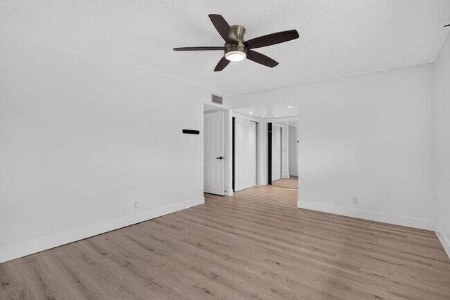 Building Photo - 6410 NW 34th Ave