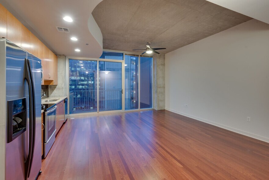 Building Photo - 301 Demonbreun St