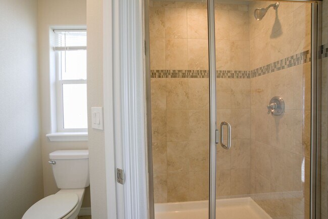 Building Photo - 5 Bed 3 Bath 3 Car Garage Rancher!!!