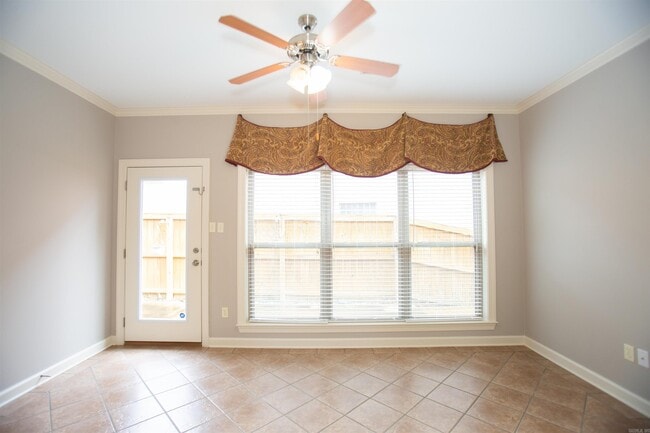 Building Photo - 2601 Sweetgrass Dr