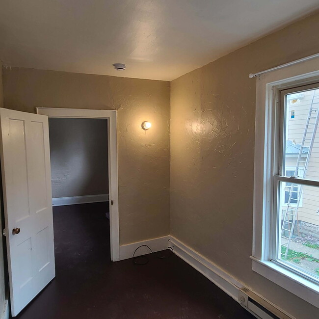 Building Photo - 82 Colfax St