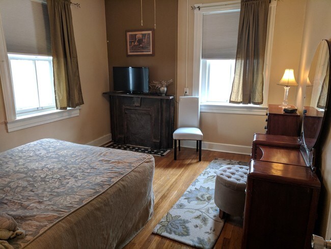 Building Photo - 1027 Cherokee Rd