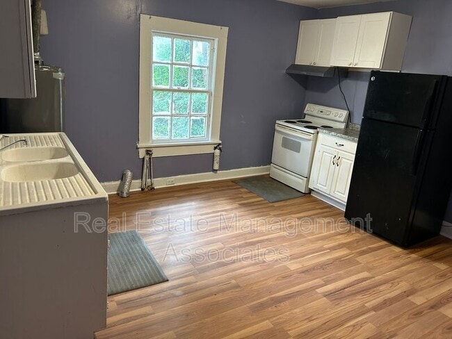 Building Photo - 1102 Meriwether St