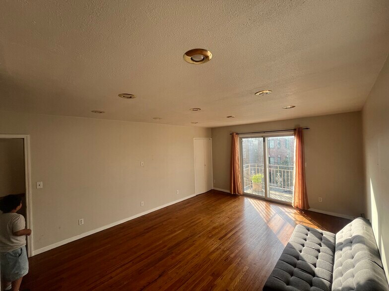 Building Photo - 426 Liberty Ave