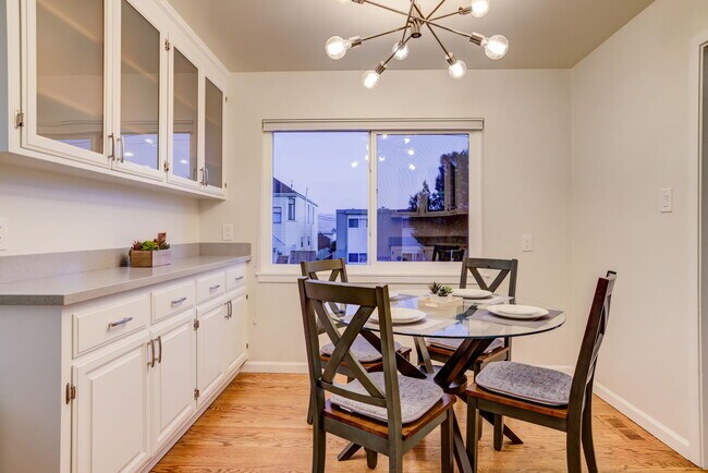 Building Photo - 672 Baden Ave