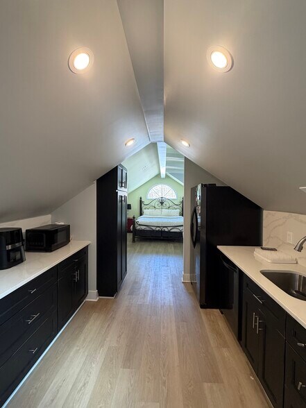 Building Photo - 216 S Sugan Rd