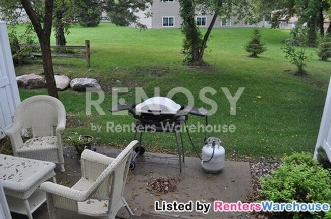 Building Photo - Available August 8 - 2 Bed/1.5 Bath Townhome in Prior Lake