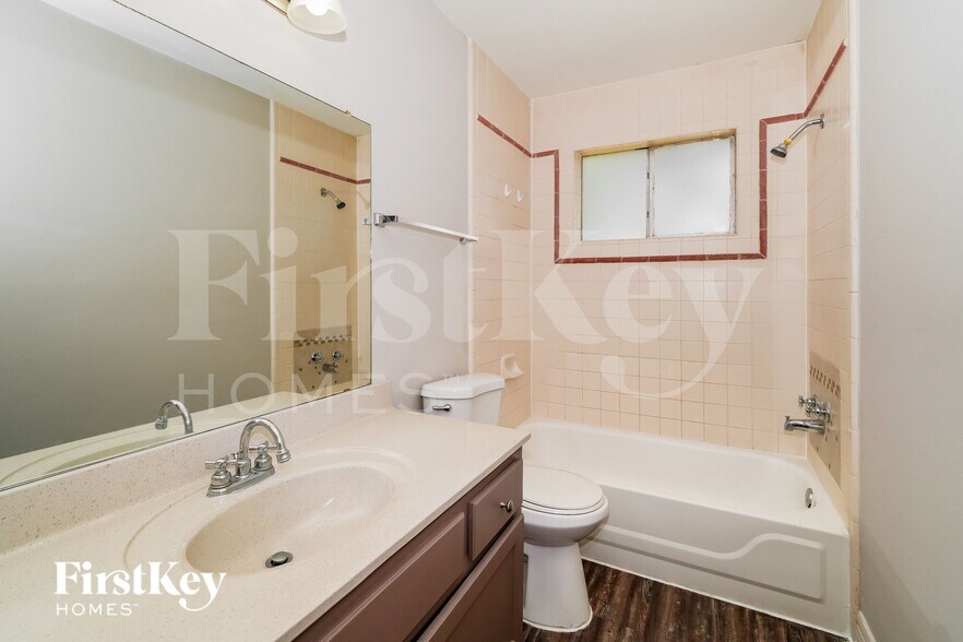 Building Photo - 21134 Western Valley Dr