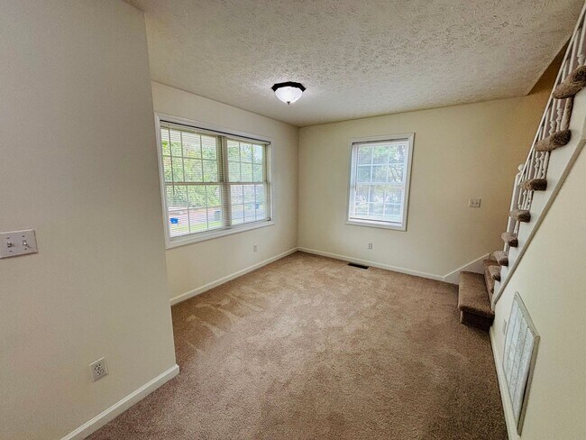 Building Photo - 206 Reynolds Ave