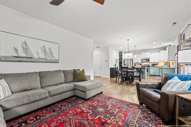 Building Photo - 400 Everest Ct