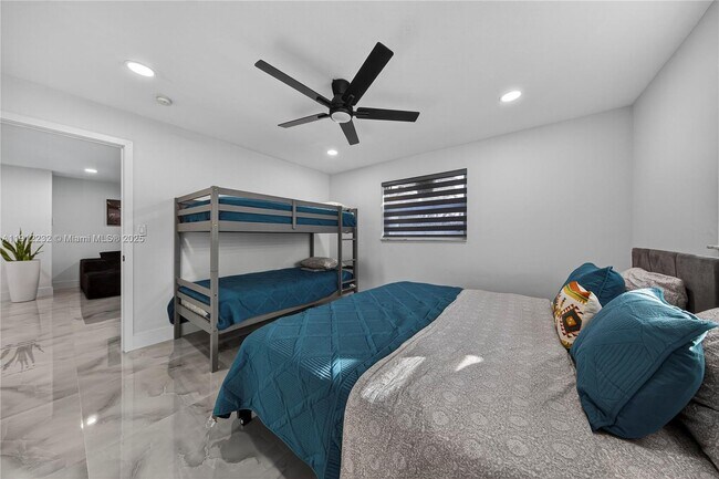 Building Photo - 3130 SW 16th St