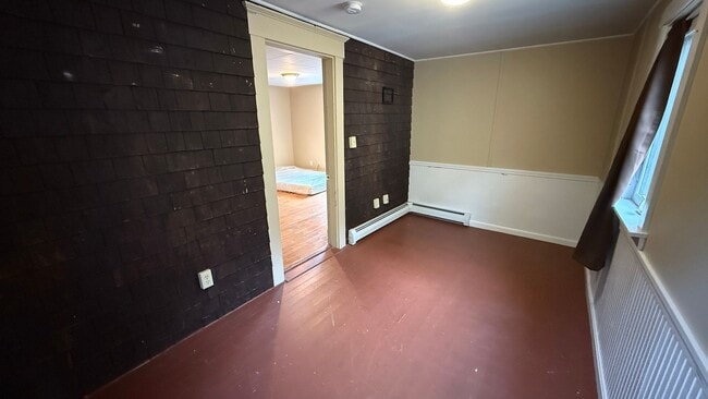Building Photo - 5 Bedroom 2 bathroom House Available for r...