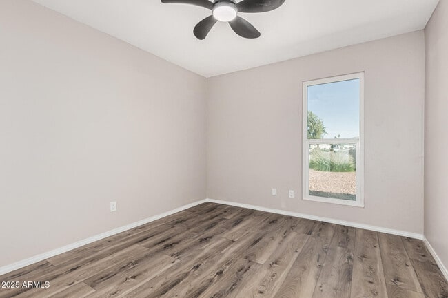 Building Photo - 10838 N 32nd Ln