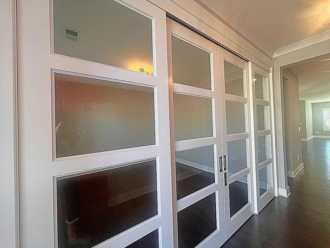 Building Photo - 213 Bank Swallow Wy