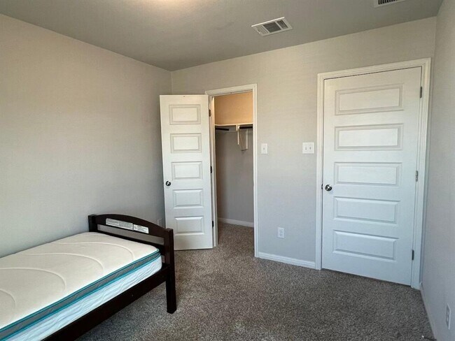 Building Photo - 124 Old Stage Coach Rd