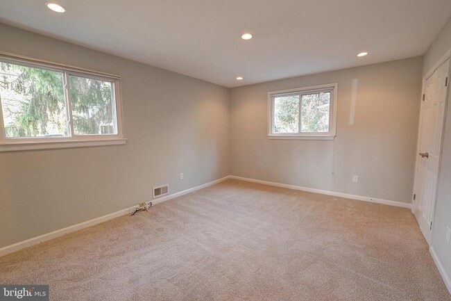 Building Photo - 8725 Susanna Ln