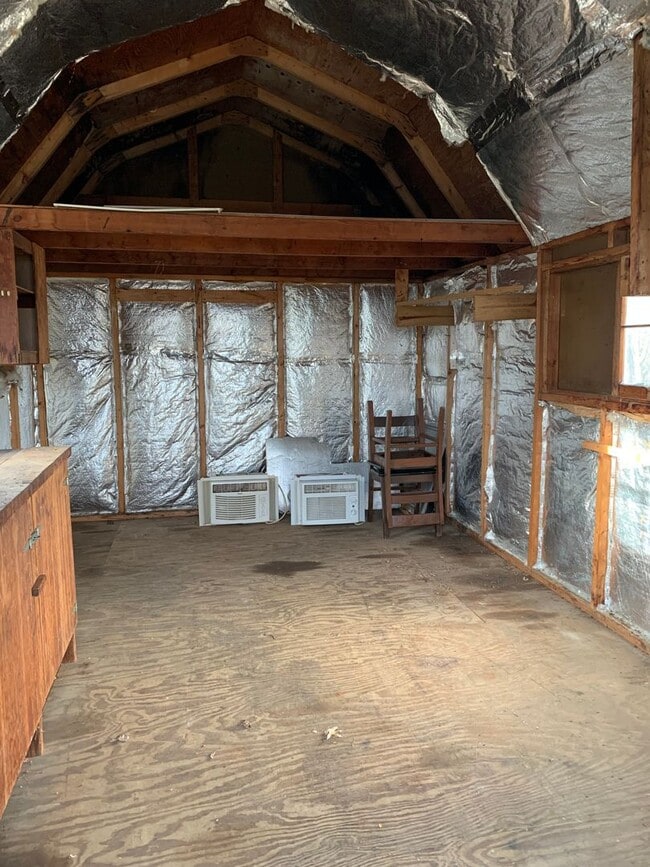 Building Photo - HEAT IS NOW INCLUDED IN THE RENT!Charming ...