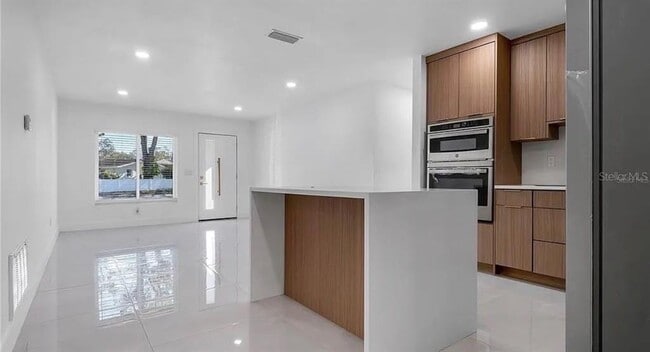 Building Photo - 8641 May Cir