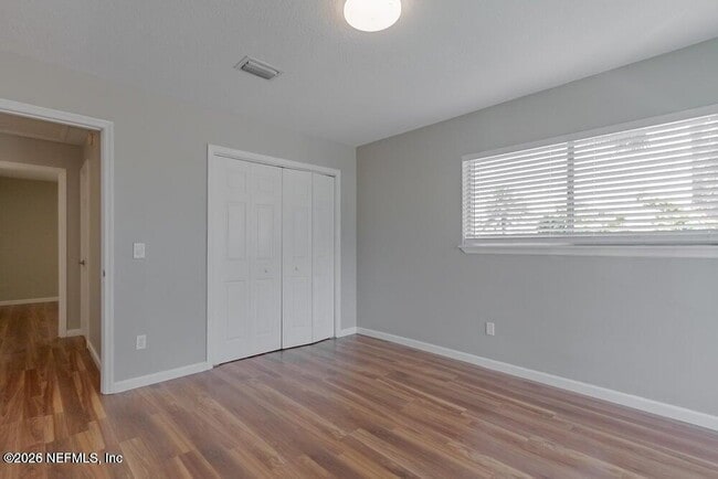 Building Photo - 360 14th Ave S