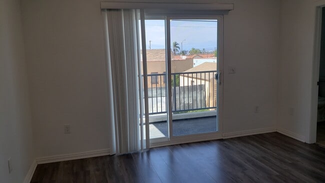 Building Photo - 2057 W Florence Ave