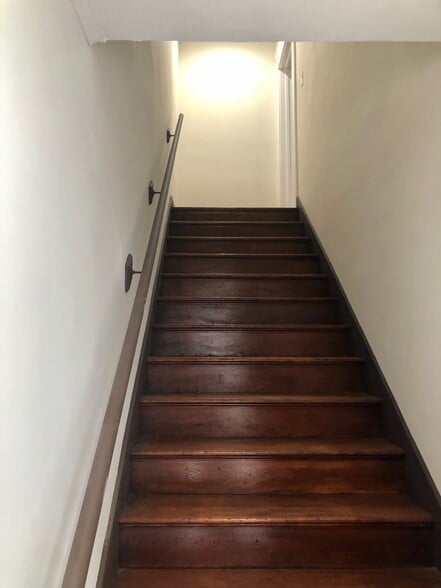 Building Photo - 256 S Alexandria Ave