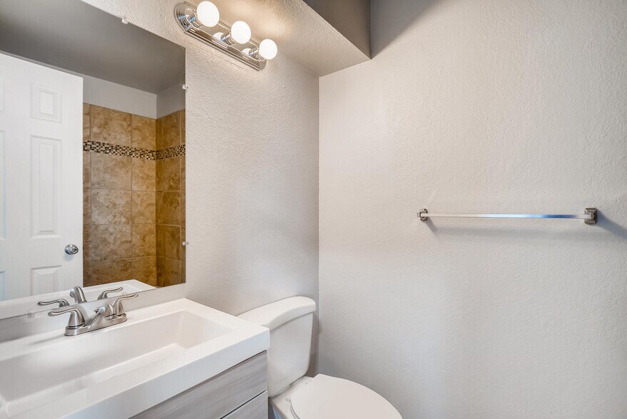 Building Photo - 1342 S Cathay Ct